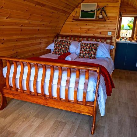 Отель Causeway Country Pods Бушмилс Экстерьер фото