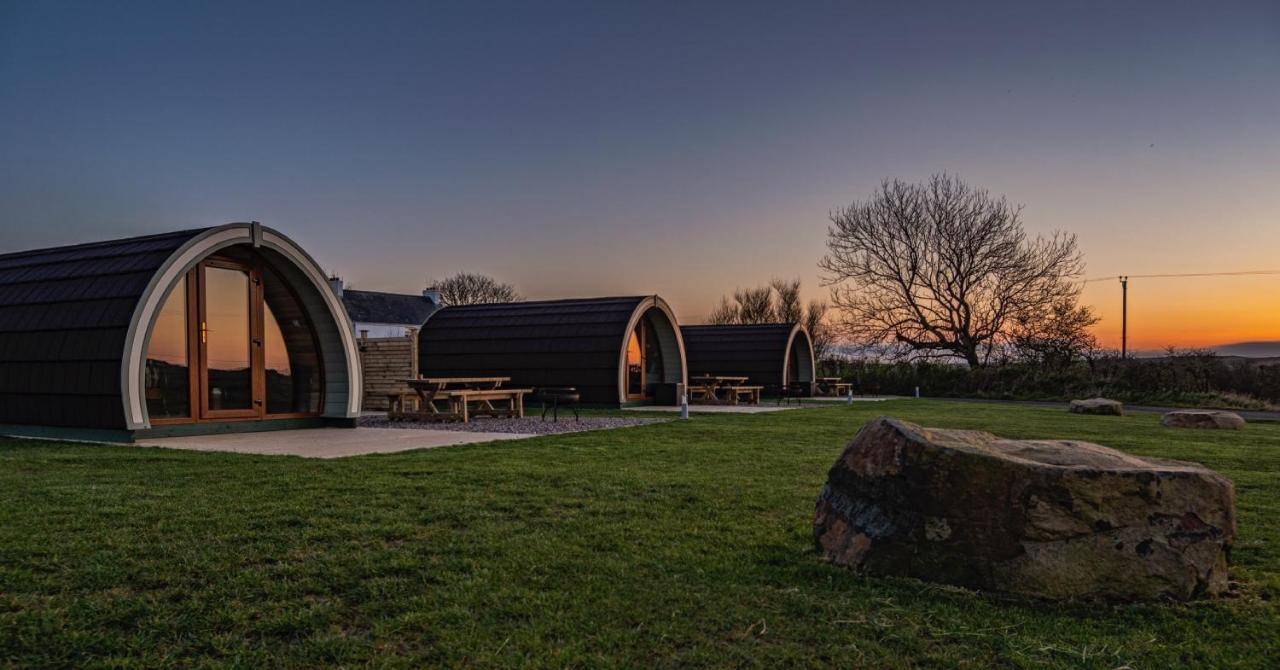 Отель Causeway Country Pods Бушмилс Экстерьер фото