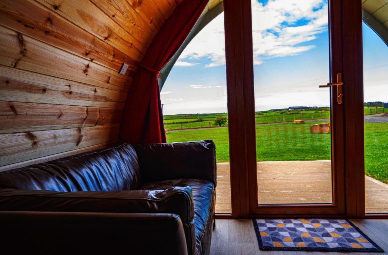 Отель Causeway Country Pods Бушмилс Экстерьер фото