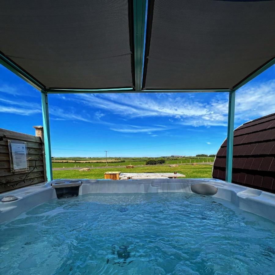 Отель Causeway Country Pods Бушмилс Экстерьер фото