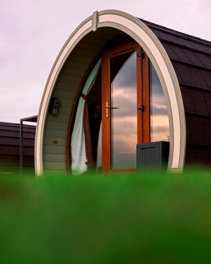 Отель Causeway Country Pods Бушмилс Экстерьер фото