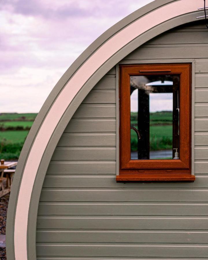Отель Causeway Country Pods Бушмилс Экстерьер фото