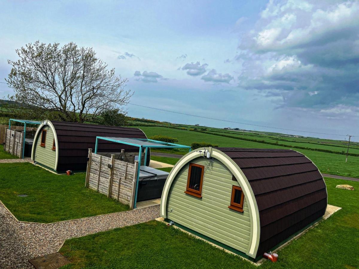 Отель Causeway Country Pods Бушмилс Экстерьер фото